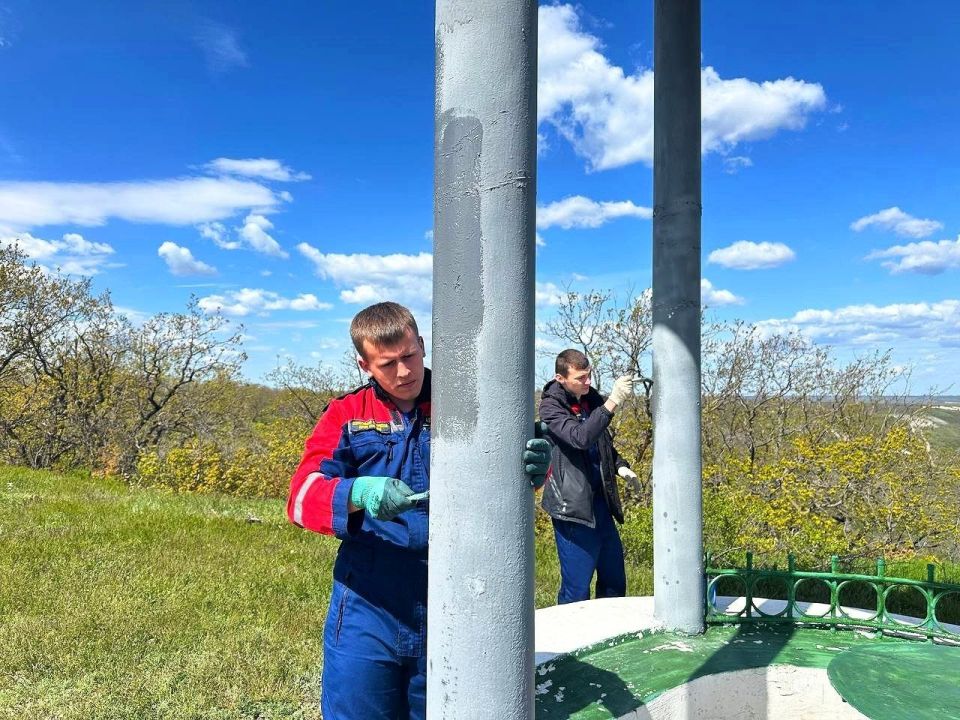 Вчера в преддверии празднования Дня Победы и в рамках Всероссийской недели субботников «Мы за чистоту» добровольцы ССО «Молодогвардеец» ЛугРО ВСКС и студенты Краснодонского факультета инженерии и менеджмента (филиал) ЛГУ им.... Вчера в преддверии празднования Дня Победы и в рамках Всероссийской недели субботников «Мы за чистоту» добровольцы ССО «Молодогвардеец» ЛугРО ВСКС и студенты Краснодонского факультета инженерии и менеджмента (филиал) ЛГУ им....