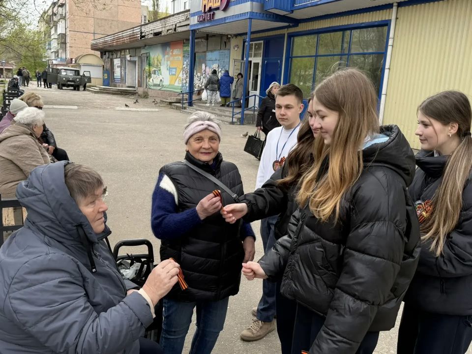 ВОЛОНТЁРСКИЙ ОТРЯД «СЕРДЦЕ ДАНКО» ГБОУ ЛНР «БРЯНКОВСКОЙ СРЕДНЕЙ ШКОЛЫ №9» АКТИВНО ВКЛЮЧИЛСЯ В ПРОВЕДЕНИЕ МЕЖДУНАРОДНОЙ АКЦИИ «ГЕОРГИЕВСКАЯ ЛЕНТА» ВОЛОНТЁРСКИЙ ОТРЯД «СЕРДЦЕ ДАНКО» ГБОУ ЛНР «БРЯНКОВСКОЙ СРЕДНЕЙ ШКОЛЫ №9» АКТИВНО ВКЛЮЧИЛСЯ В ПРОВЕДЕНИЕ МЕЖДУНАРОДНОЙ АКЦИИ «ГЕОРГИЕВСКАЯ ЛЕНТА»