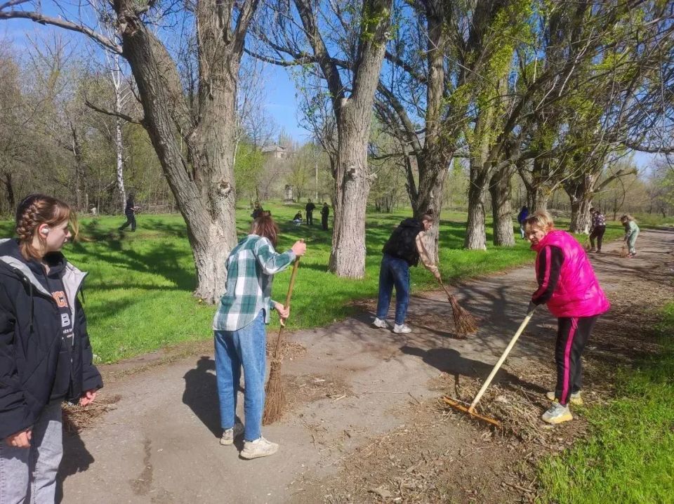 В рамках Всероссийской патриотической акции «Обелиск» в городе прошли субботники у мест воинской славы В рамках Всероссийской патриотической акции «Обелиск» в городе прошли субботники у мест воинской славы