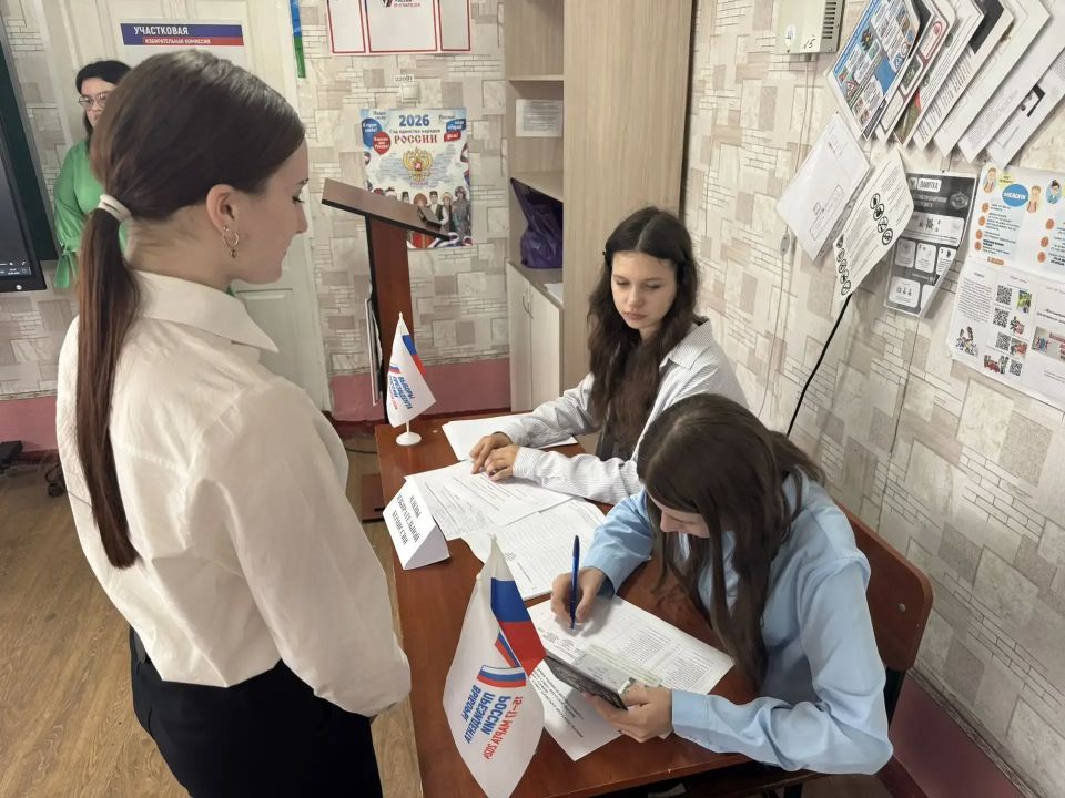 Школьники Славяносербского округа пробовали организовать собственные выборы Школьники Славяносербского округа пробовали организовать собственные выборы