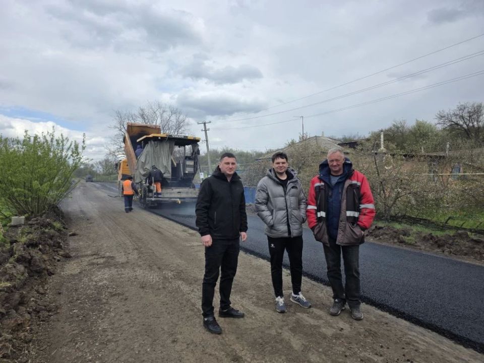 В селе Паньковка стартовали работы по укладке первого слоя асфальта на улице Урожайной В селе Паньковка стартовали работы по укладке первого слоя асфальта на улице Урожайной
