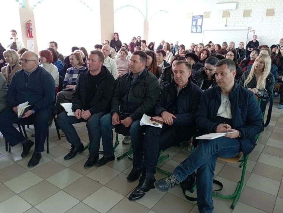 Яна Пащенко провела очередную встречу с педколлективом Яна Пащенко провела очередную встречу с педколлективом