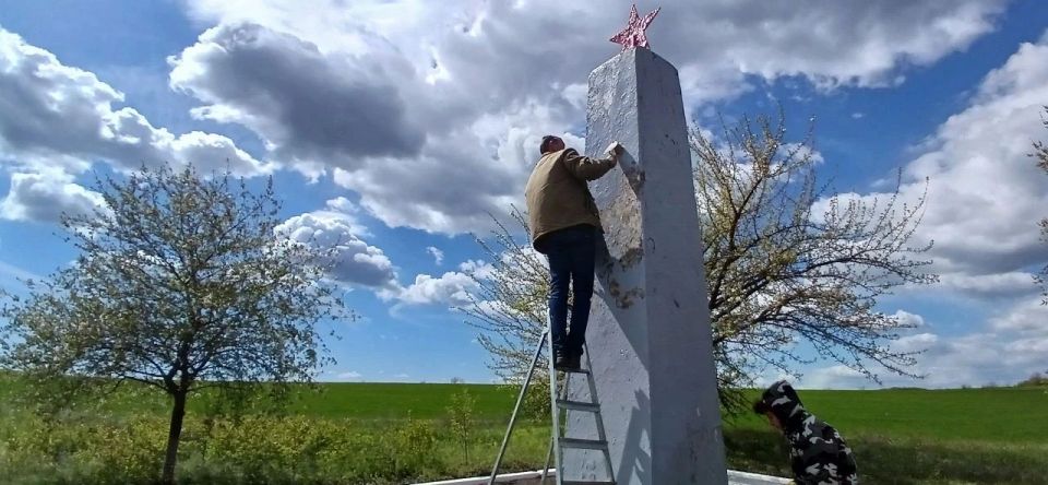 Благоустройство памятных мест в канун майских праздников продолжается Благоустройство памятных мест в канун майских праздников продолжается