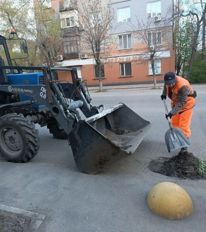 Коммунальными службами проведены работы на территории города Коммунальными службами проведены работы на территории города
