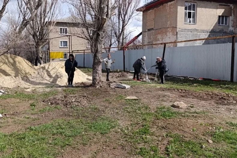 Комсомольский присоединился ко Всероссийской неделе субботников Комсомольский присоединился ко Всероссийской неделе субботников