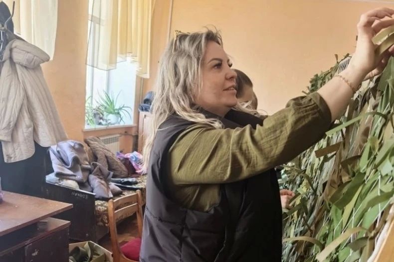 Руки, плетущие надежду. В суровых реалиях специальной военной операции (СВО) каждый вклад, каждая помощь имеет огромное значение Руки, плетущие надежду. В суровых реалиях специальной военной операции (СВО) каждый вклад, каждая помощь имеет огромное значение