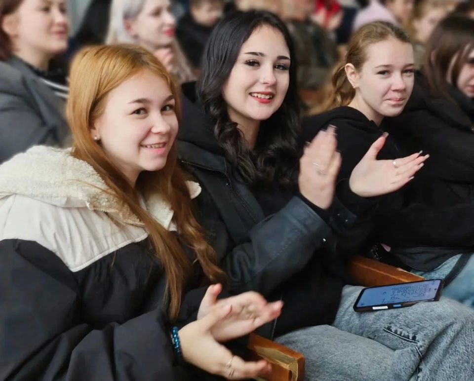 В преддверии Дня Победы в Брянковском колледже ЛГПУ состоялось торжественное мероприятие «Военной музыки оркестр», посвящённое Дню Великой Победы В преддверии Дня Победы в Брянковском колледже ЛГПУ состоялось торжественное мероприятие «Военной музыки оркестр», посвящённое Дню Великой Победы