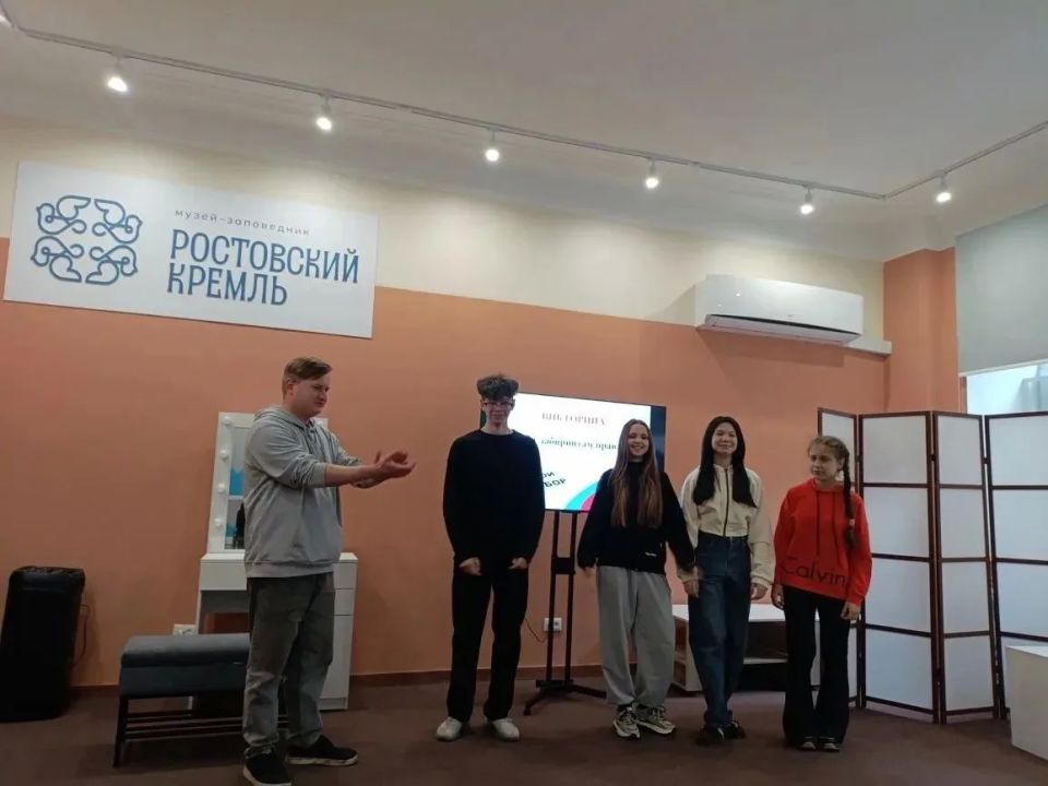 В Брянке прошла интерактивная викторина «По лабиринтам права» для молодёжи В Брянке прошла интерактивная викторина «По лабиринтам права» для молодёжи