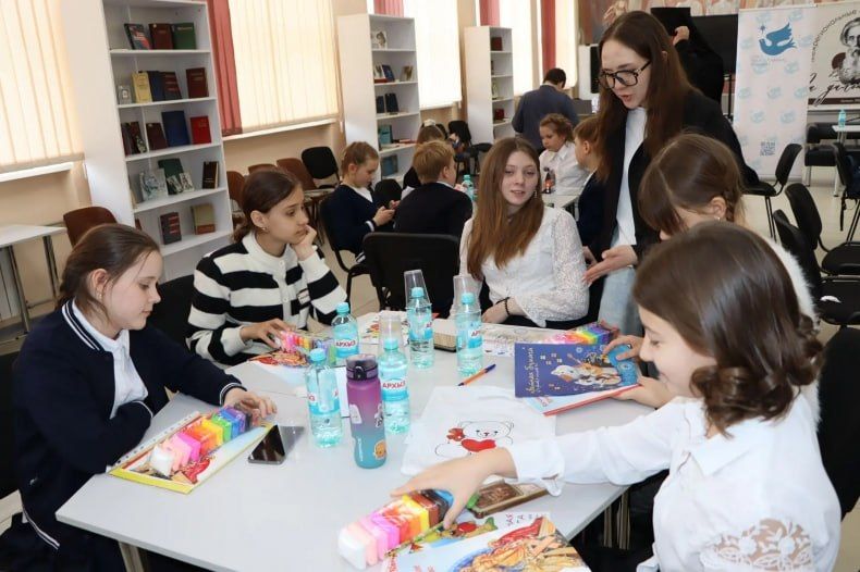 Духовная победа. В Луганской республиканской универсальной научной библиотеке им. М. Горького, состоялась республиканская интеллектуальная игра знатоков православной культуры «Зернышки истины» для обучающихся 3-5 классов... Духовная победа. В Луганской республиканской универсальной научной библиотеке им. М. Горького, состоялась республиканская интеллектуальная игра знатоков православной культуры «Зернышки истины» для обучающихся 3-5 классов...