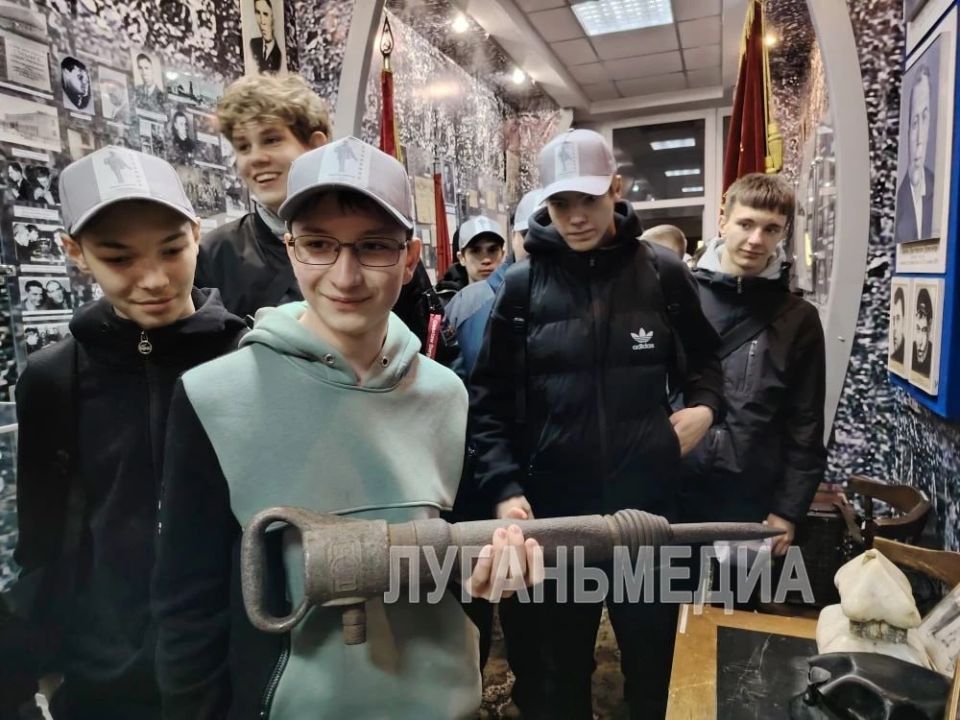 В Стаханове и Ирмино состоялась экскурсия в рамках проекта «Шахтерский код: Стаханов» В Стаханове и Ирмино состоялась экскурсия в рамках проекта «Шахтерский код: Стаханов»