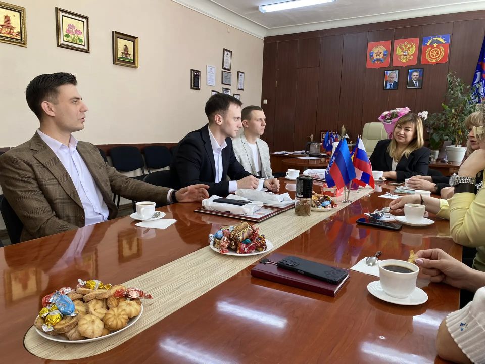 Молодежь Антрацита — победители республиканского дебатного турнира Молодежь Антрацита — победители республиканского дебатного турнира