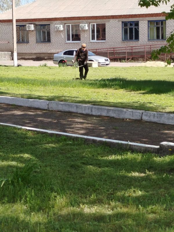 "Чистая Республика"! 29.04.2026 Нижнеольховский отдел жизнеобеспечения совместно с работниками филиал ДК, филиал библиотека, амбулатория провели покос травы на газонах, побелку деревьев, бордюров, уборку мусора на площади... "Чистая Республика"! 29.04.2026 Нижнеольховский отдел жизнеобеспечения совместно с работниками филиал ДК, филиал библиотека, амбулатория провели покос травы на газонах, побелку деревьев, бордюров, уборку мусора на площади...