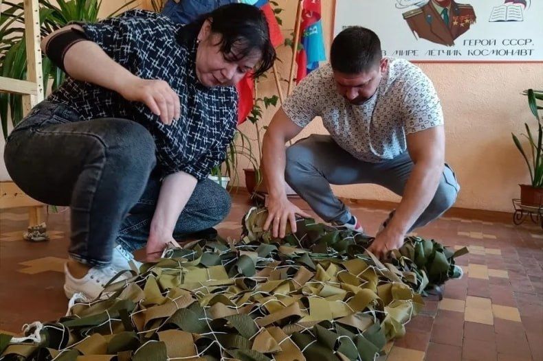 Руки, плетущие надежду. В суровых реалиях специальной военной операции (СВО) каждый вклад, каждая помощь имеет огромное значение Руки, плетущие надежду. В суровых реалиях специальной военной операции (СВО) каждый вклад, каждая помощь имеет огромное значение