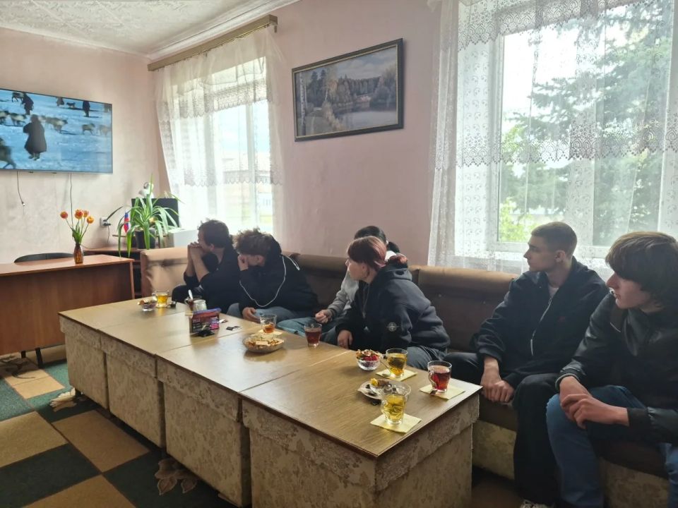 В Лутугинской библиотеке прошло мероприятие ко Дню коренных малочисленных народов России В Лутугинской библиотеке прошло мероприятие ко Дню коренных малочисленных народов России