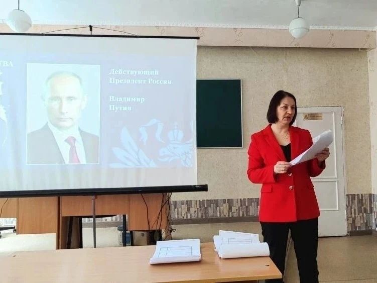 В Брянке старшеклассникам прочитали лекцию «Просто о выборах» В Брянке старшеклассникам прочитали лекцию «Просто о выборах»