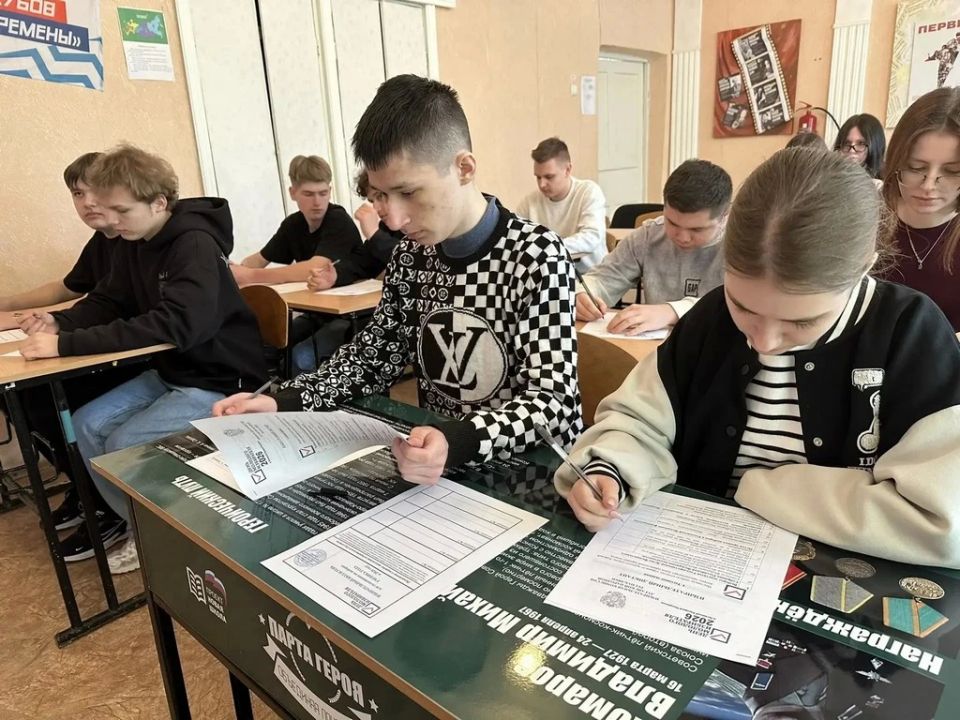 В луганской школе №40 прошли лекции и «Избирательный диктант» ко Дню молодого избирателя В луганской школе №40 прошли лекции и «Избирательный диктант» ко Дню молодого избирателя