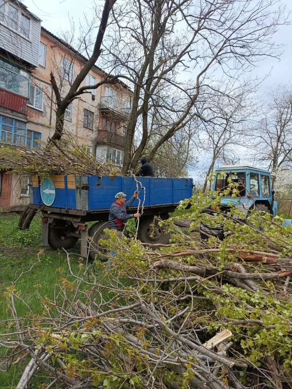 Уборка и благоустройство города продолжаются! Уборка и благоустройство города продолжаются!