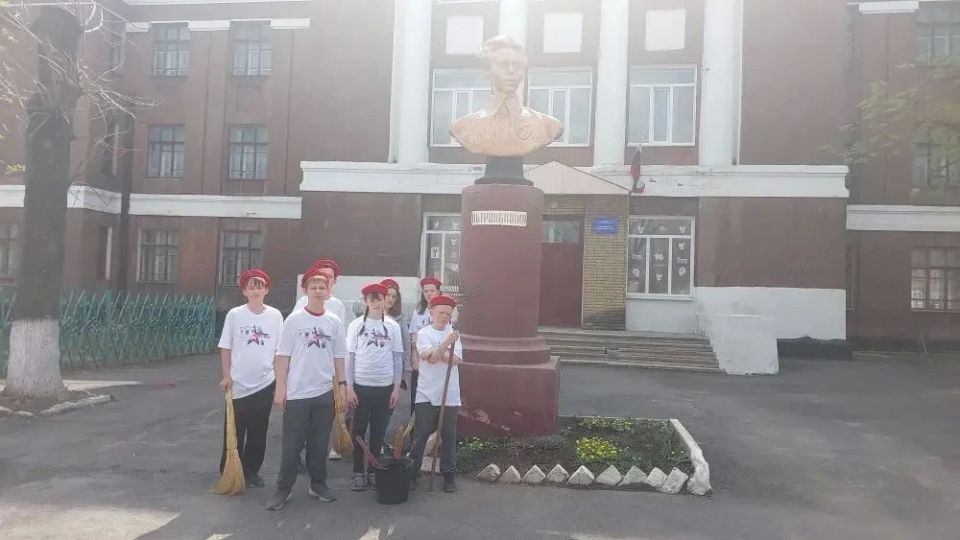 В рамках Всероссийской патриотической акции «Обелиск» в городе прошли субботники у мест воинской славы В рамках Всероссийской патриотической акции «Обелиск» в городе прошли субботники у мест воинской славы