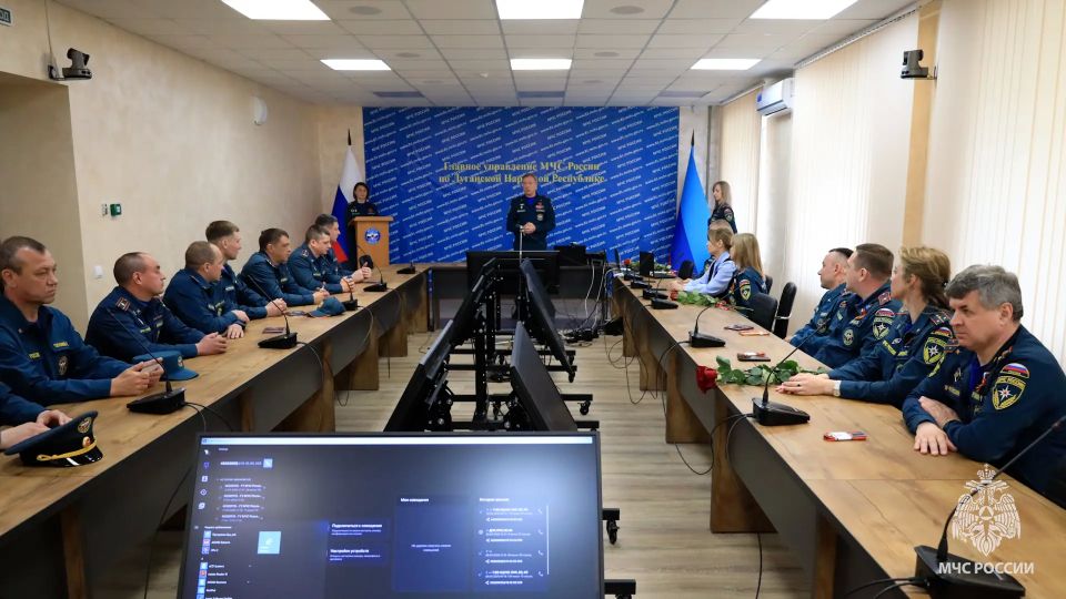 На свете есть особенная служба, где верность делу и мужская дружба сильнее самых дьявольских огней На свете есть особенная служба, где верность делу и мужская дружба сильнее самых дьявольских огней