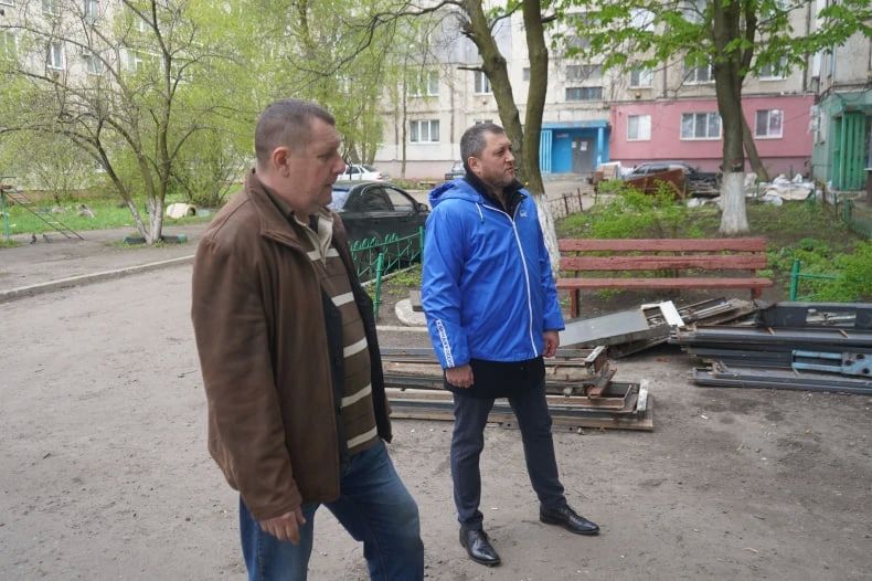 Комфорт и безопасность по стандарту: депутаты проверили ход замены лифтов в Свердловском муниципальном округе Комфорт и безопасность по стандарту: депутаты проверили ход замены лифтов в Свердловском муниципальном округе