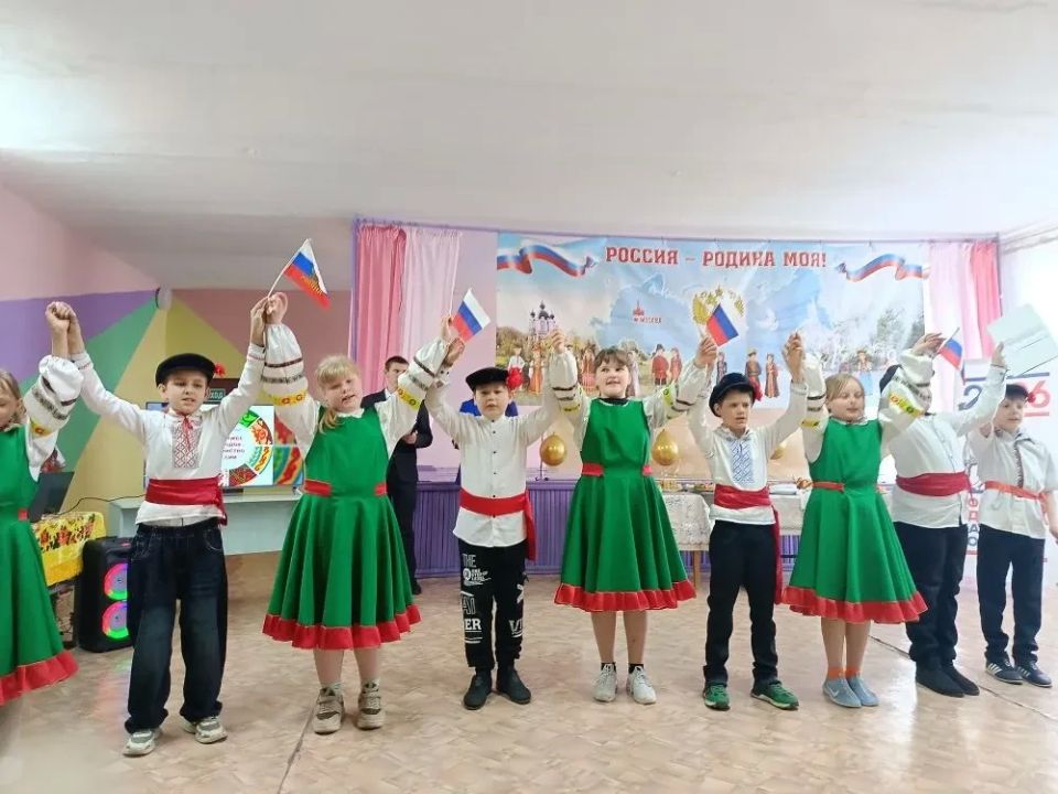 Сегодня в Благовском УВК им. А.М. Крюкова состоялся фестиваль «В ДРУЖБЕ НАРОДОВ ЕДИНСТВО РОССИИ!» Сегодня в Благовском УВК им. А.М. Крюкова состоялся фестиваль «В ДРУЖБЕ НАРОДОВ ЕДИНСТВО РОССИИ!»