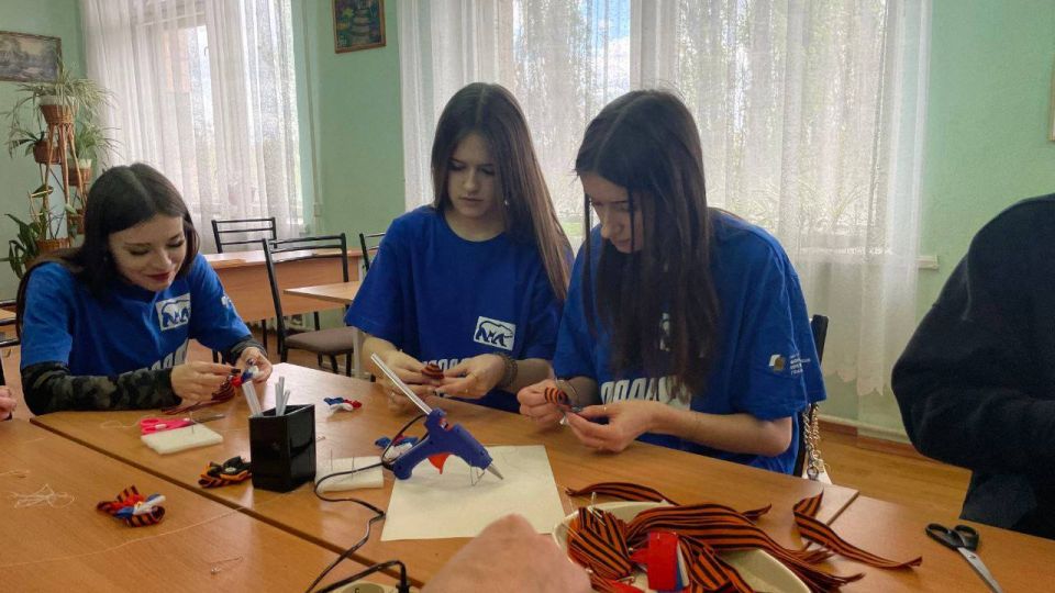В преддверии Дня Победы наши молодогвардейцы проводят акцию «Георгиевская лента» В преддверии Дня Победы наши молодогвардейцы проводят акцию «Георгиевская лента»