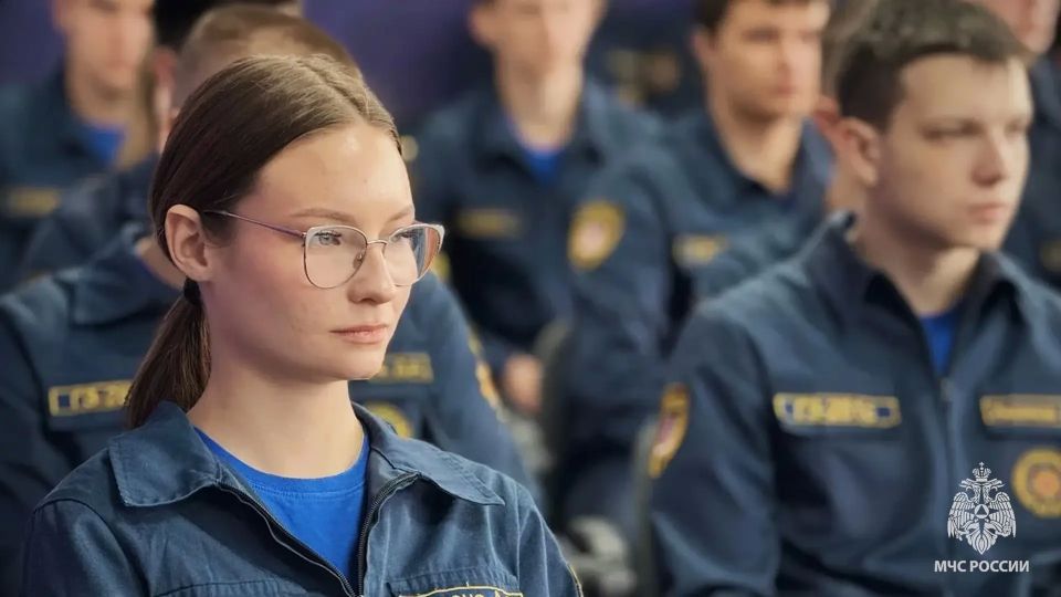 «Пожарные – это солдаты, готовые ринуться в бой…» «Пожарные – это солдаты, готовые ринуться в бой…»