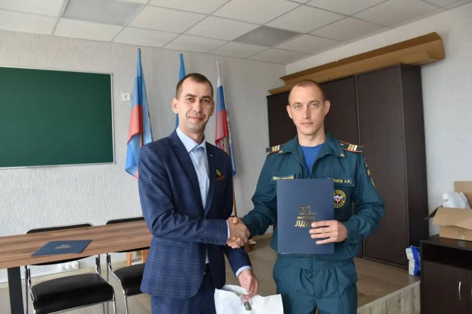 Мужество и преданность делу: поздравление сотрудников пожарной части Мужество и преданность делу: поздравление сотрудников пожарной части