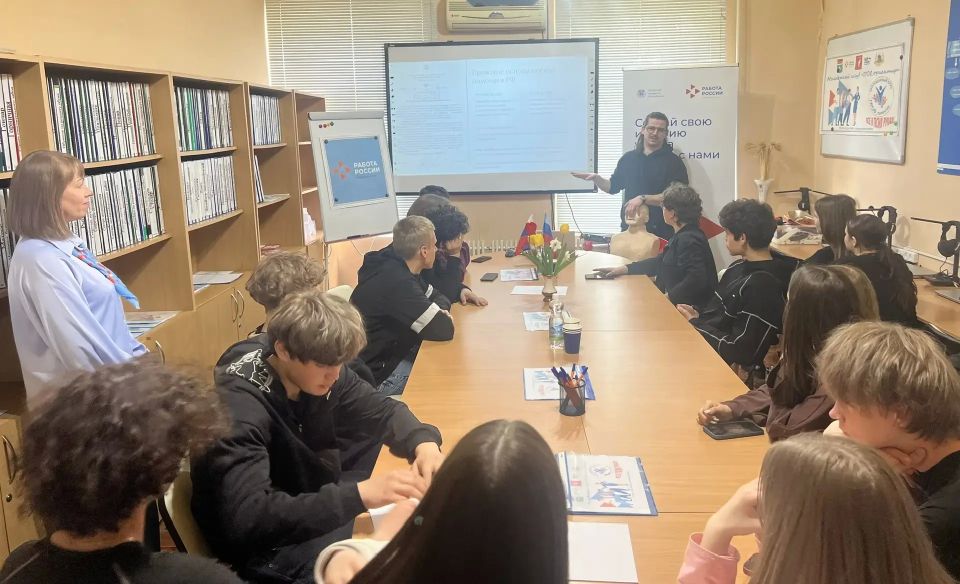 В Беловодском молодежном клубе прошла встреча с врачом скорой помощи на тему «Минуты решают всё!» В Беловодском молодежном клубе прошла встреча с врачом скорой помощи на тему «Минуты решают всё!»