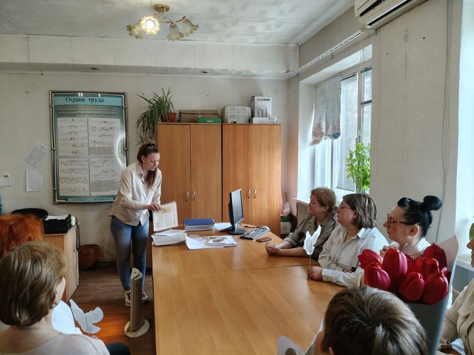 Сегодня в Родаковской дистанции пути Луганского филиала ФГУП "ЖДН" в честь праздника 1 Мая был организован информационный час на тему: «История праздника 1 Мая», где были рассказаны интересные факты празднования праздника в... Сегодня в Родаковской дистанции пути Луганского филиала ФГУП "ЖДН" в честь праздника 1 Мая был организован информационный час на тему: «История праздника 1 Мая», где были рассказаны интересные факты празднования праздника в...