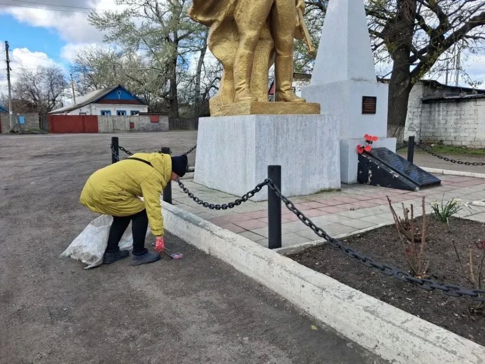 В период с 27 по 30 апреля 2026 года на территории пгт Новодарьевка силами отдела жизнеобеспечения и МУП «ЖЭК» выполнены работы по благоустройству: В период с 27 по 30 апреля 2026 года на территории пгт Новодарьевка силами отдела жизнеобеспечения и МУП «ЖЭК» выполнены работы по благоустройству: