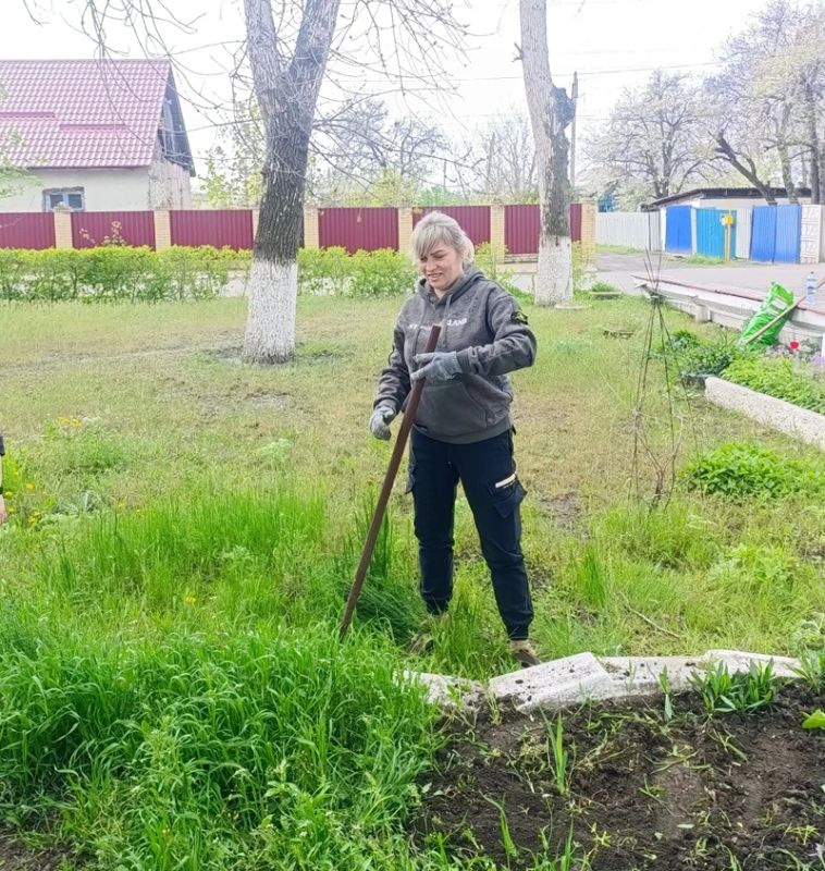 На Краснодонщине продолжаются работы по благоустройству На Краснодонщине продолжаются работы по благоустройству