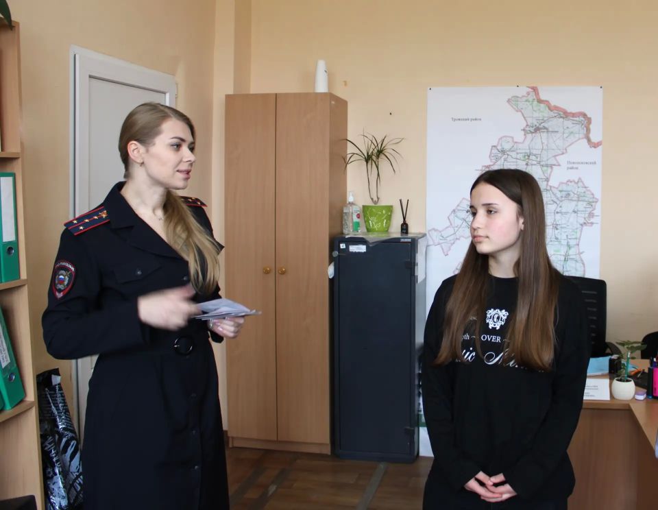 Первый паспорт – важный шаг в жизни: в Белокуракинском округе чествовали юных граждан Первый паспорт – важный шаг в жизни: в Белокуракинском округе чествовали юных граждан
