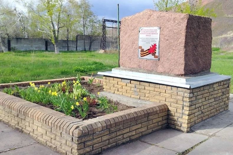 Аварийно-восстановительная бригада Красноярского края отремонтировала памятник ВОВ в пгт Шахтёрский Аварийно-восстановительная бригада Красноярского края отремонтировала памятник ВОВ в пгт Шахтёрский
