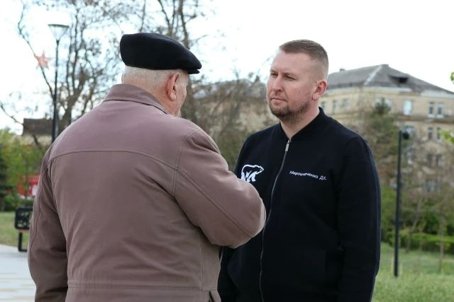 Денис Мирошниченко обсудил с жителями их предложения в народную программу «Единой России» Денис Мирошниченко обсудил с жителями их предложения в народную программу «Единой России»