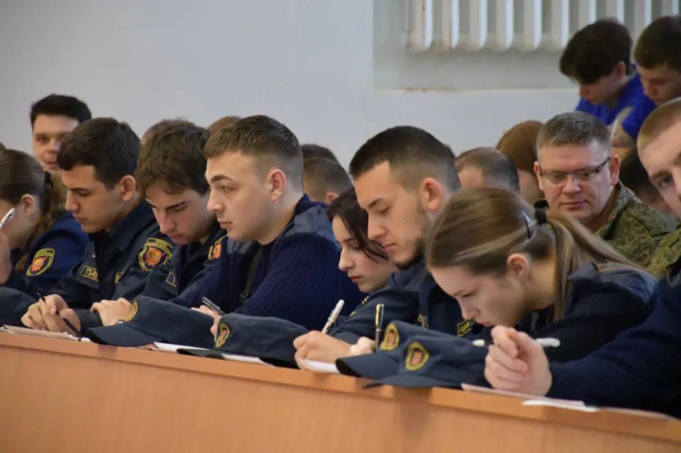 «Диктант Победы» в ЛНР написали почти 10 тысяч жителей «Диктант Победы» в ЛНР написали почти 10 тысяч жителей