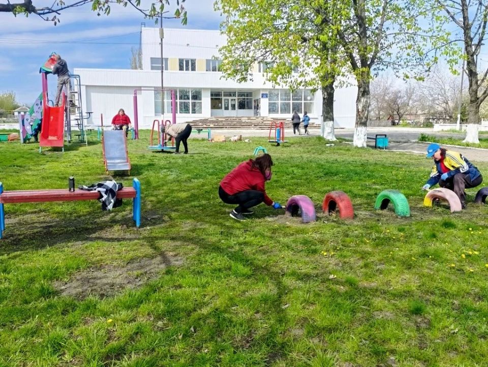 30 апреля в пгт Чернухино состоялся общепоселковый субботник, в котором приняли участие учреждения и организации, расположенные на территории поселка 30 апреля в пгт Чернухино состоялся общепоселковый субботник, в котором приняли участие учреждения и организации, расположенные на территории поселка