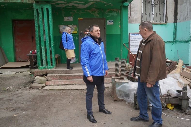 Комфорт и безопасность по стандарту: депутаты проверили ход замены лифтов в Свердловском муниципальном округе Комфорт и безопасность по стандарту: депутаты проверили ход замены лифтов в Свердловском муниципальном округе