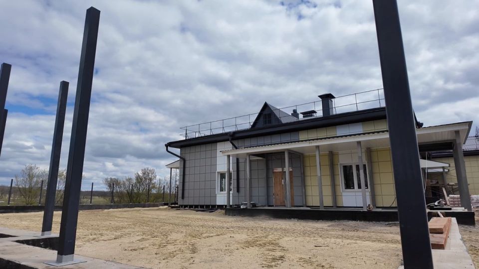 В рамках благоустройства территории патологоанатомического отделения Краснодонской ЦГБ выполняются работы по устройству ограждения В рамках благоустройства территории патологоанатомического отделения Краснодонской ЦГБ выполняются работы по устройству ограждения