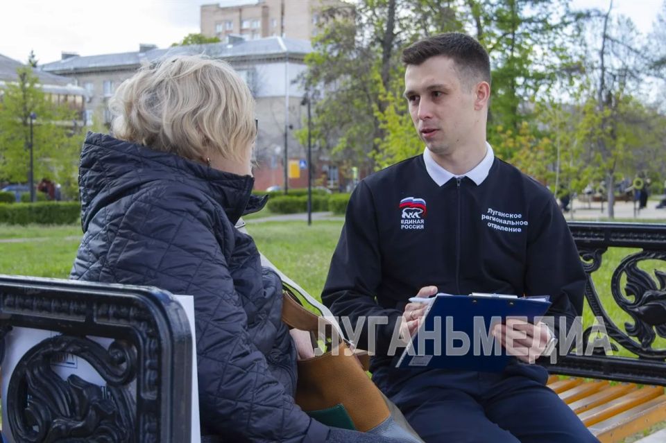 В Луганске прошел сбор предложений жителей в новую Народную программу «Единой России» В Луганске прошел сбор предложений жителей в новую Народную программу «Единой России»