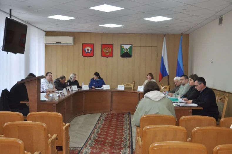 Проведено заседание Комиссии по делам несовершеннолетних и защите их прав Проведено заседание Комиссии по делам несовершеннолетних и защите их прав