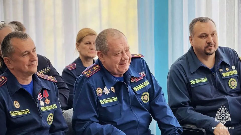 «Пожарные – это солдаты, готовые ринуться в бой…» «Пожарные – это солдаты, готовые ринуться в бой…»
