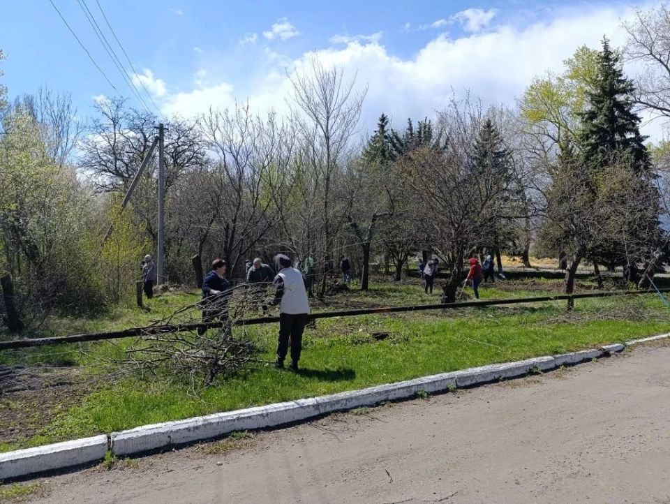 Троицкий муниципальный округ присоединился к масштабному Всероссийскому субботнику в рамках Всероссийской недели субботников "Мы за чистоту", приуроченной к Году единства народов России Троицкий муниципальный округ присоединился к масштабному Всероссийскому субботнику в рамках Всероссийской недели субботников "Мы за чистоту", приуроченной к Году единства народов России