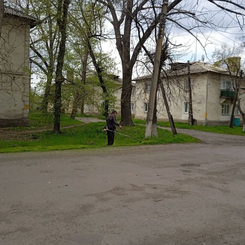 В населенных пунктах, находящихся в ведении отдела по жизнеобеспечению пгт Северный, с. Давыдо-Никольское, с. Великий Суходол, прошли субботники, направленные на благоустройство и озеленение территорий В населенных пунктах, находящихся в ведении отдела по жизнеобеспечению пгт Северный, с. Давыдо-Никольское, с. Великий Суходол, прошли субботники, направленные на благоустройство и озеленение территорий