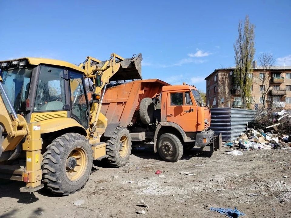 Городские службы работают над улучшением облика наших улиц Городские службы работают над улучшением облика наших улиц