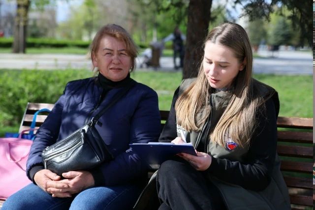 Денис Мирошниченко обсудил с жителями их предложения в народную программу «Единой России» Денис Мирошниченко обсудил с жителями их предложения в народную программу «Единой России»