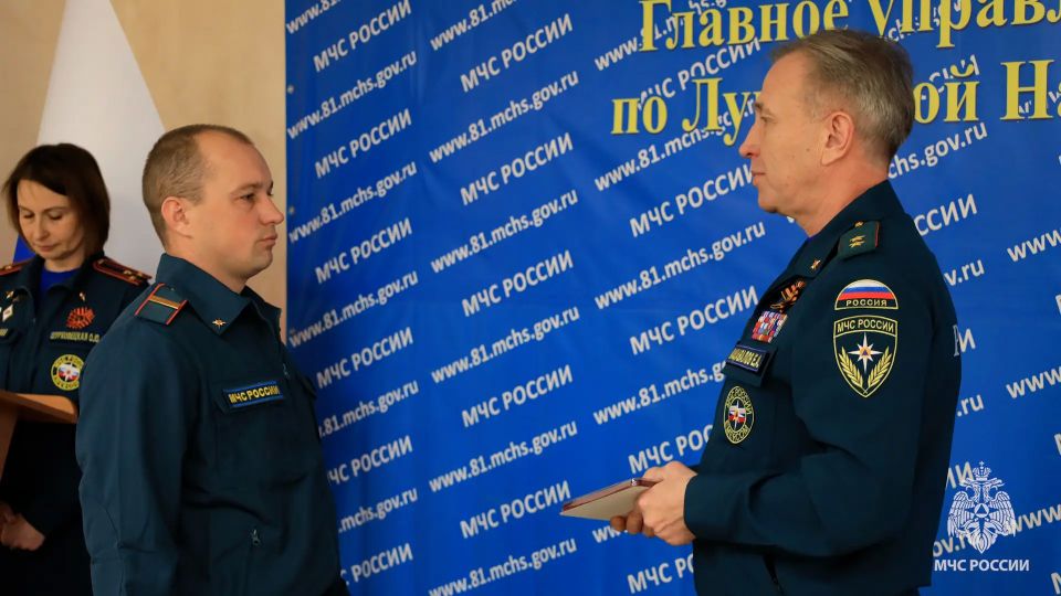 На свете есть особенная служба, где верность делу и мужская дружба сильнее самых дьявольских огней На свете есть особенная служба, где верность делу и мужская дружба сильнее самых дьявольских огней