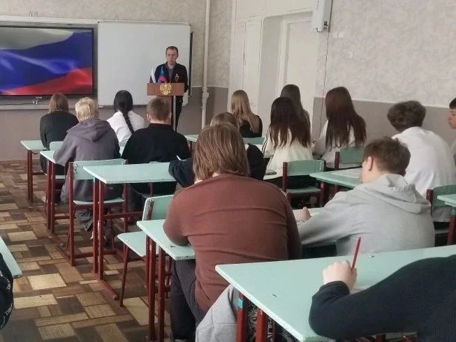 В ровеньковской школе №6 прошёл Избирательный диктант ко Дню молодого избирателя В ровеньковской школе №6 прошёл Избирательный диктант ко Дню молодого избирателя