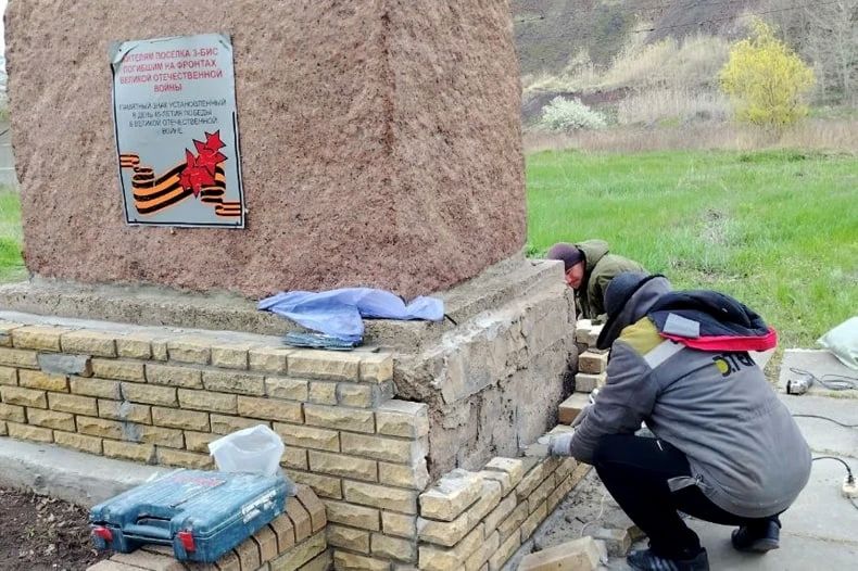 Аварийно-восстановительная бригада Красноярского края отремонтировала памятник ВОВ в пгт Шахтёрский Аварийно-восстановительная бригада Красноярского края отремонтировала памятник ВОВ в пгт Шахтёрский