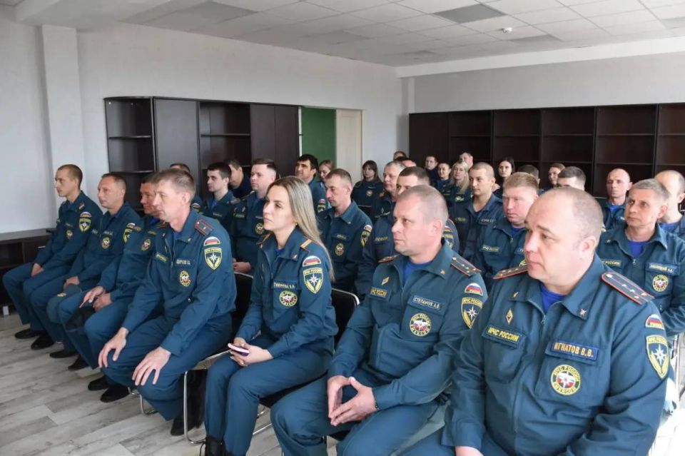 Мужество и преданность делу: поздравление сотрудников пожарной части Мужество и преданность делу: поздравление сотрудников пожарной части